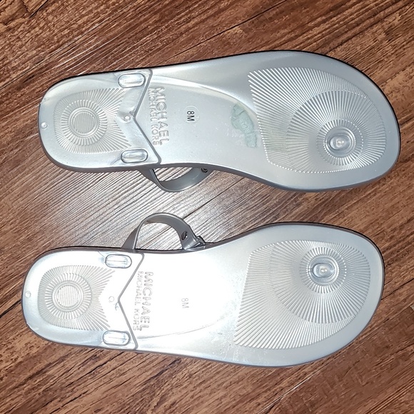 New Michael Kors Silver Jelly PVC MK Thong Sandal Size 38/8M - Picture 5 of 9